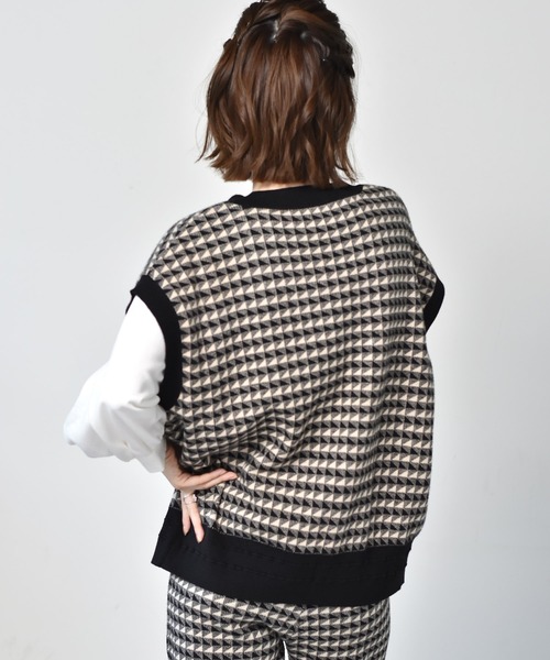 RETRO GIRL（レトロガール）の「柄ジャガードニットベスト（ベスト・レディース・ブラック/オレンジ/グリーン・FREE）」の19枚目の写真