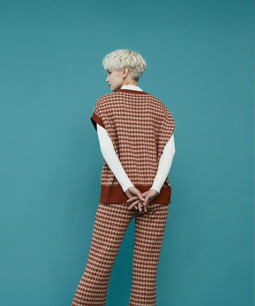 RETRO GIRL（レトロガール）の「柄ジャガードニットベスト（ベスト・レディース・ブラック/オレンジ/グリーン・FREE）」の17枚目の写真