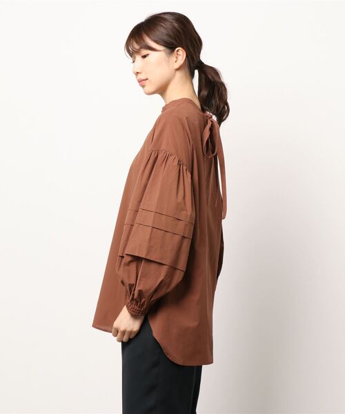 INED(イネド)の「スタンドカラーブラウス(シャツ/ブラウス・レディース・オフホワイト/サックスブルー/ブラウン系その他・9号)」の19枚目の写真