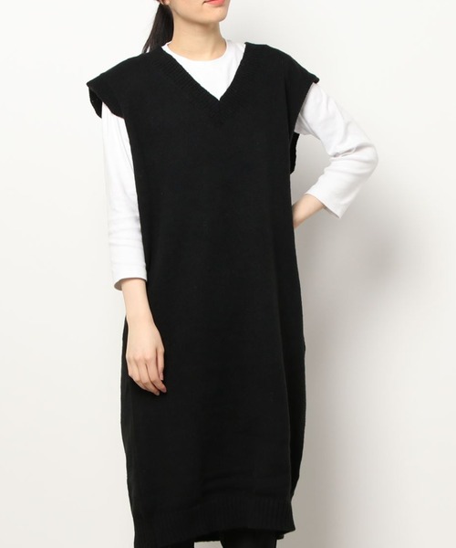 emi+(エミプラス)の「Vネックロングニットベスト(ワンピース・レディース・ブラック/グレー/ボルドー/ダークグレー/ブラウン・FREE)」の2枚目の写真