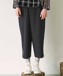 ボタンでシルエットチェンジが楽しめるサルエルパンツ