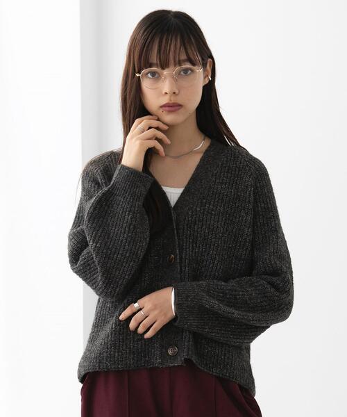 FEELING MADE（フィーリングメイド）の「FEELING MADE ソフトニット Vネック カーディガン（カーディガン/ボレロ・レディース・ダークグレー/ベージュ/ブラウン・FREE）」の2枚目の写真