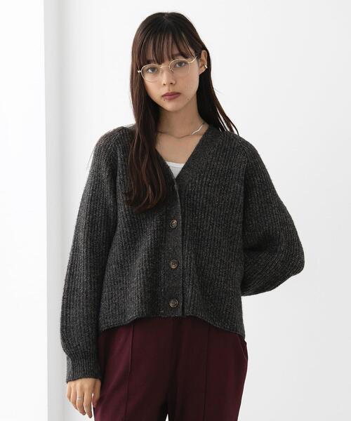 FEELING MADE（フィーリングメイド）の「FEELING MADE ソフトニット Vネック カーディガン（カーディガン/ボレロ・レディース・ダークグレー/ベージュ/ブラウン・FREE）」の4枚目の写真