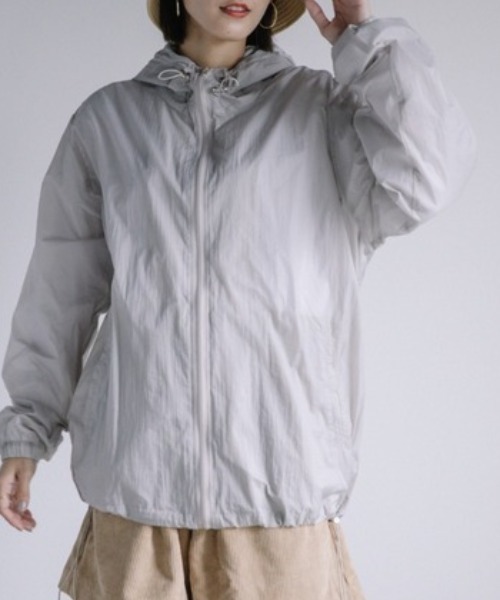 Chaco closet(チャコ クローゼット)の「軽量ナイロンジップアップパーカー ポーチ付き(マウンテンパーカー・レディース・ブラック/グレー/イエロー・FREE)」の3枚目の写真