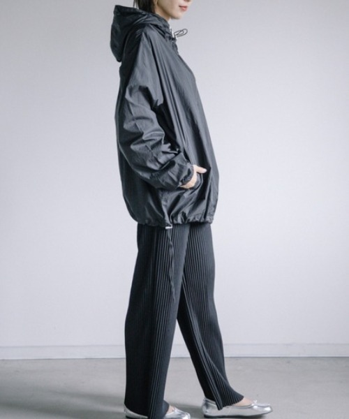 Chaco closet(チャコ クローゼット)の「軽量ナイロンジップアップパーカー ポーチ付き(マウンテンパーカー・レディース・ブラック/グレー/イエロー・FREE)」の6枚目の写真