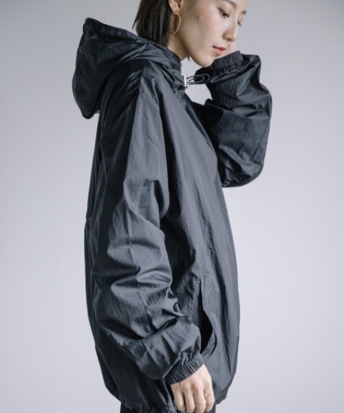 Chaco closet(チャコ クローゼット)の「軽量ナイロンジップアップパーカー ポーチ付き(マウンテンパーカー・レディース・ブラック/グレー/イエロー・FREE)」の5枚目の写真