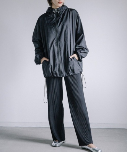 Chaco closet(チャコ クローゼット)の「軽量ナイロンジップアップパーカー ポーチ付き(マウンテンパーカー・レディース・ブラック/グレー/イエロー・FREE)」の7枚目の写真