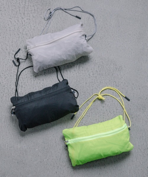 Chaco closet(チャコ クローゼット)の「軽量ナイロンジップアップパーカー ポーチ付き(マウンテンパーカー・レディース・ブラック/グレー/イエロー・FREE)」の16枚目の写真