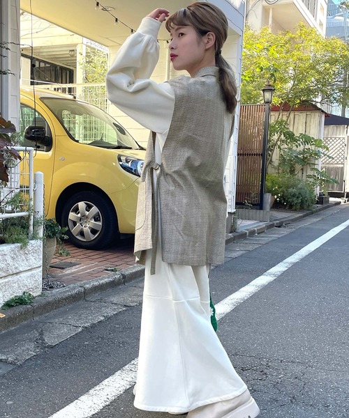 w closet(ダブルクローゼット)の「【SETUP対応】サイドベルトW前テーラードジレ(ベスト・レディース・ベージュ系その他/ライトベージュ/ダークベージュ・FREE)」の11枚目の写真