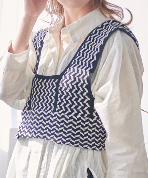 Dita(ディータ)の「ゆるふわコットンドビーシャツ ブラウス(シャツ/ブラウス・レディース・オフホワイト/グレイッシュベージュ/ネイビー・M/L)」の9枚目の写真
