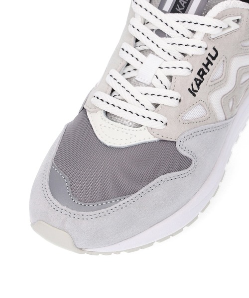 ADAM ET ROPE'（アダムエロペ）の「【KARHU】Legacy 96（スニーカー・レディース・ライトグレー・37/35/39）」の4枚目の写真