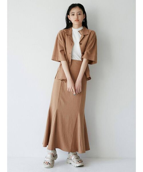 MURUA（ムルーア）の「リネンライクマーメイドスカート【セットアップ着用可能】（スカート・レディース・ベージュ/ブラウン/ブルー・1/2）」の9枚目の写真