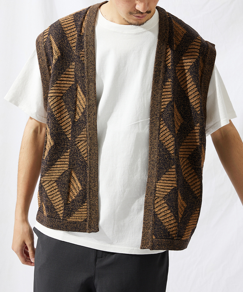 JOURNAL STANDARD（ジャーナルスタンダード）の「【GEOM PATTERN/ジオメパターン】ジャガード ボタンレス ベスト（ベスト・メンズ・ネイビー/アイボリー/クリアブルー/クリアイエロー/コバルトブルー/ブラック・MEDIUM/LARGE）」の3枚目の写真