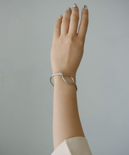 cheriella（シェリエラ）の「【cheriella】サークルモチーフバングル（バングル/リストバンド・レディース・シルバー/ゴールド・FREE）」の4枚目の写真