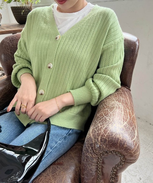 Lamoa(ラモア)の「Lamoa/Vネック ルーズ ニットカーディガン(カーディガン/ボレロ・レディース・ブラック/パープル/イエロー/ブルー/グリーン/アイボリー・FREE)」の4枚目の写真