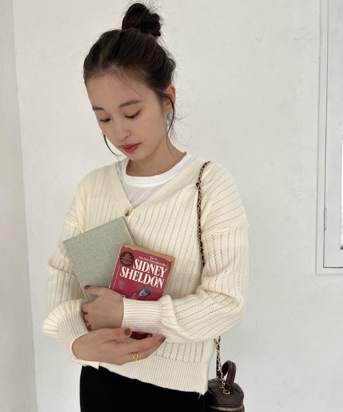 Lamoa(ラモア)の「Lamoa/Vネック ルーズ ニットカーディガン(カーディガン/ボレロ・レディース・ブラック/パープル/イエロー/ブルー/グリーン/アイボリー・FREE)」の9枚目の写真