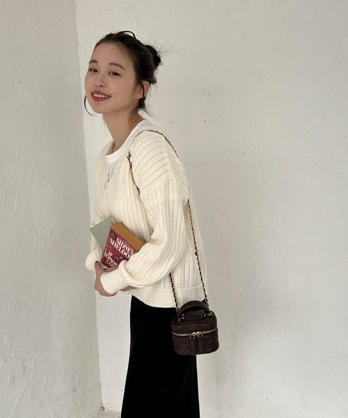 Lamoa(ラモア)の「Lamoa/Vネック ルーズ ニットカーディガン(カーディガン/ボレロ・レディース・ブラック/パープル/イエロー/ブルー/グリーン/アイボリー・FREE)」の11枚目の写真