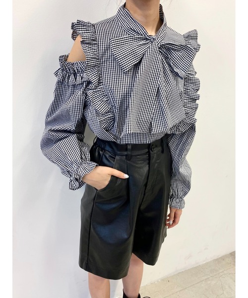 PHILLY（フィリー）の「フリル肩開きリボンブラウス（シャツ/ブラウス・レディース・ホワイト/ブラック/ブラック系その他・FREE）」の3枚目の写真