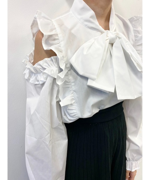 PHILLY（フィリー）の「フリル肩開きリボンブラウス（シャツ/ブラウス・レディース・ホワイト/ブラック/ブラック系その他・FREE）」の5枚目の写真