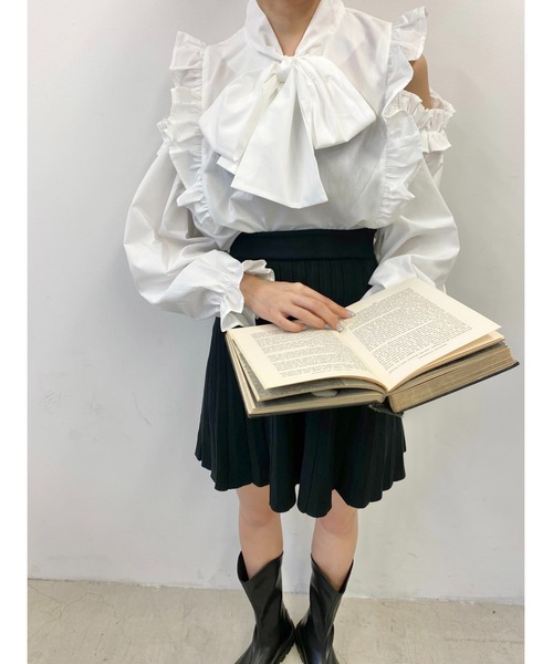 PHILLY（フィリー）の「フリル肩開きリボンブラウス（シャツ/ブラウス・レディース・ホワイト/ブラック/ブラック系その他・FREE）」の7枚目の写真