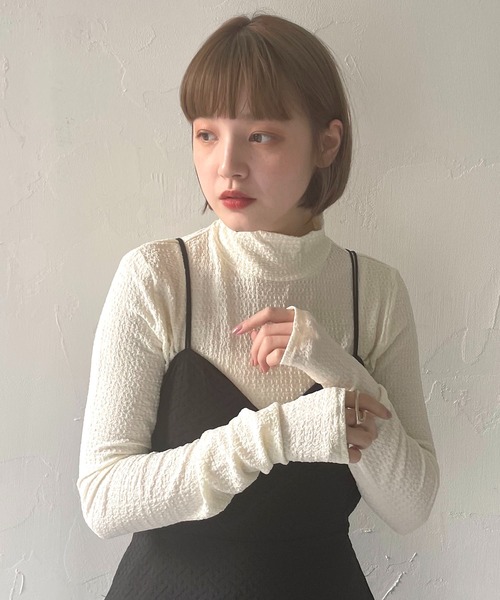 CLEIO（クレイオ）の「【CLEIO】クリンクルハイネックカットソー/CRINKLE HIGH NECK CUT AND SEW/980-18608（Tシャツ/カットソー・レディース・ベージュ/アイボリー・FREE）」の2枚目の写真