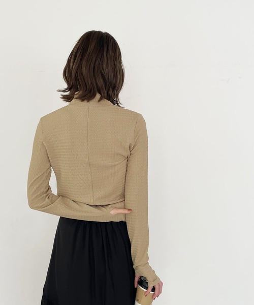 CLEIO（クレイオ）の「【CLEIO】クリンクルハイネックカットソー/CRINKLE HIGH NECK CUT AND SEW/980-18608（Tシャツ/カットソー・レディース・ベージュ/アイボリー・FREE）」の8枚目の写真