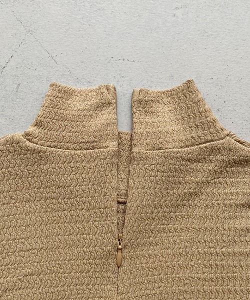 CLEIO（クレイオ）の「【CLEIO】クリンクルハイネックカットソー/CRINKLE HIGH NECK CUT AND SEW/980-18608（Tシャツ/カットソー・レディース・ベージュ/アイボリー・FREE）」の15枚目の写真