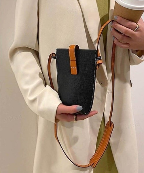 Dalfwin(ダールフィン)の「配色レザーミニスマホショルダーバッグ(ショルダーバッグ・レディース・ブラック/ベージュ/ブラウン/ブルー・ONE SIZE)」の5枚目の写真