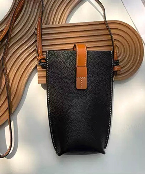 Dalfwin(ダールフィン)の「配色レザーミニスマホショルダーバッグ(ショルダーバッグ・レディース・ブラック/ベージュ/ブラウン/ブルー・ONE SIZE)」の8枚目の写真