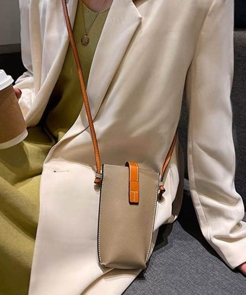 Dalfwin(ダールフィン)の「配色レザーミニスマホショルダーバッグ(ショルダーバッグ・レディース・ブラック/ベージュ/ブラウン/ブルー・ONE SIZE)」の15枚目の写真