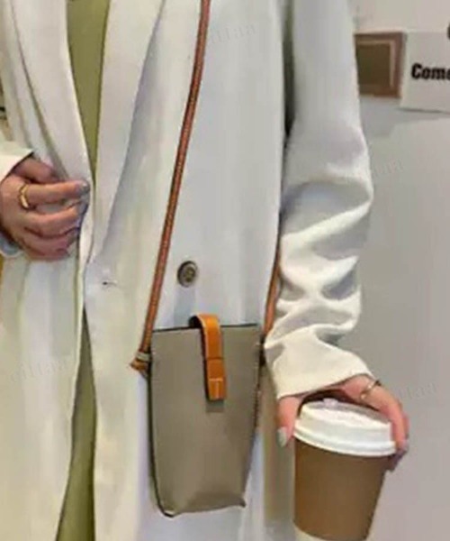 Dalfwin(ダールフィン)の「配色レザーミニスマホショルダーバッグ(ショルダーバッグ・レディース・ブラック/ベージュ/ブラウン/ブルー・ONE SIZE)」の14枚目の写真