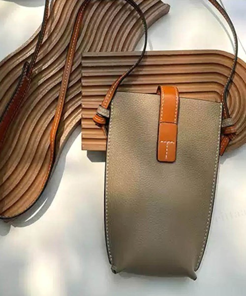 Dalfwin(ダールフィン)の「配色レザーミニスマホショルダーバッグ(ショルダーバッグ・レディース・ブラック/ベージュ/ブラウン/ブルー・ONE SIZE)」の18枚目の写真