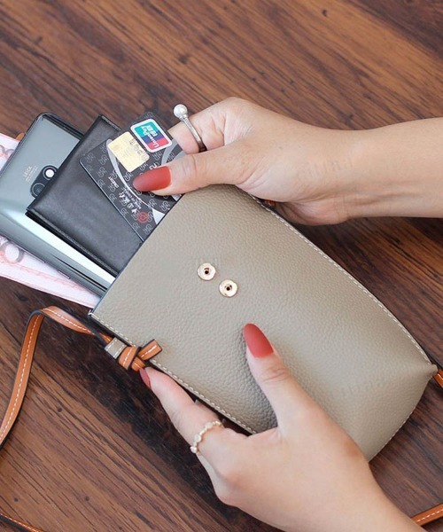 Dalfwin(ダールフィン)の「配色レザーミニスマホショルダーバッグ(ショルダーバッグ・レディース・ブラック/ベージュ/ブラウン/ブルー・ONE SIZE)」の16枚目の写真