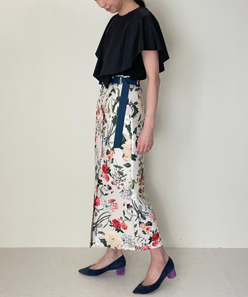 TEVALT(ヴァレット)の「フラワープリントIラインSK(スカート・レディース・アイボリー/ブラック・38)」の3枚目の写真