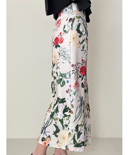 TEVALT(ヴァレット)の「フラワープリントIラインSK(スカート・レディース・アイボリー/ブラック・38)」の8枚目の写真