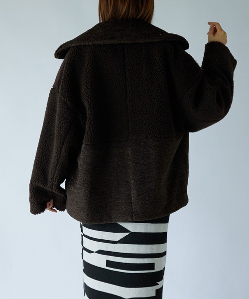 RIVE DROITE（リヴドロワ）の「小山田早織さんスタイリング/エコボア×エコファーショートコート（その他アウター・レディース・ブラウン/キャメル・FREE）」の21枚目の写真