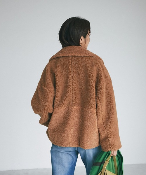 RIVE DROITE（リヴドロワ）の「小山田早織さんスタイリング/エコボア×エコファーショートコート（その他アウター・レディース・ブラウン/キャメル・FREE）」の10枚目の写真