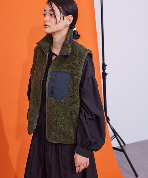 AMERICAN HOLIC（アメリカンホリック）の「異素材切り替えボアベスト（ダウンベスト・レディース・ナチュラル/カーキ/ブラック・L/M）」の4枚目の写真