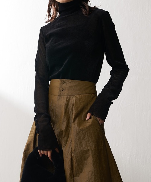 Lui's（ルイス）の「ベロアメッシュハイネックトップス（Tシャツ/カットソー・レディース・ネイビー/ブラック/グレイッシュベージュ・FREE）」の5枚目の写真