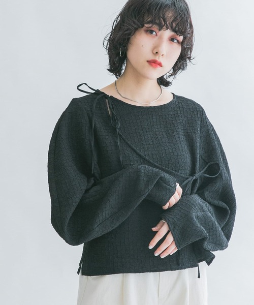 KBF(ケイビーエフ)の「カーブスリーブカシュクールブラウス(シャツ/ブラウス・レディース・アイボリー/ブラック・ONE)」の14枚目の写真