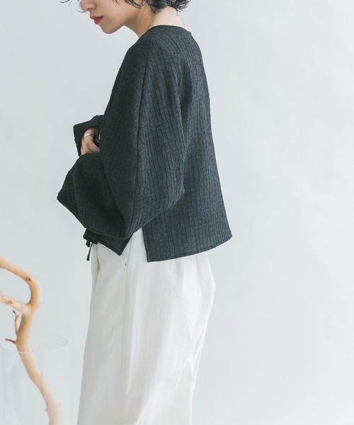 KBF(ケイビーエフ)の「カーブスリーブカシュクールブラウス(シャツ/ブラウス・レディース・アイボリー/ブラック・ONE)」の19枚目の写真