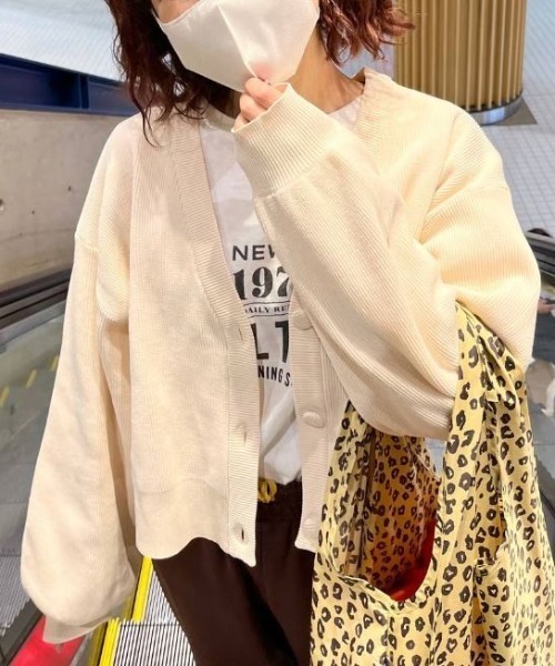 FOREVER 21（フォーエバー トゥエンティーワン）の「【FEMININE】袖ボリュームリブカーディガン（カーディガン/ボレロ・レディース・イエロー/ライトインディゴブルー/ピンク/ブラック系その他/ブラック・FREE）」の3枚目の写真