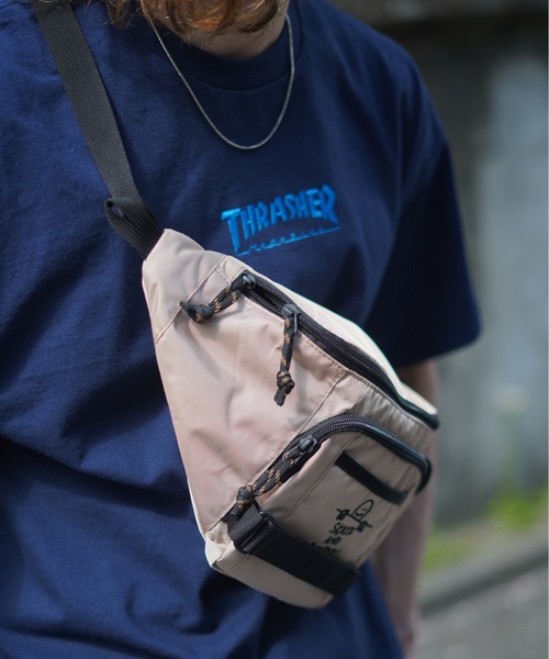 THRASHER(スラッシャー)の「GONZ SAD WAIST BAG/スラッシャーボディバッグ・ウエストポーチ(ボディバッグ/ウエストポーチ・メンズ・ブラック×ホワイト/ブラック×ピンク/ブラック×ブルー/ベージュ・FREE)」の11枚目の写真