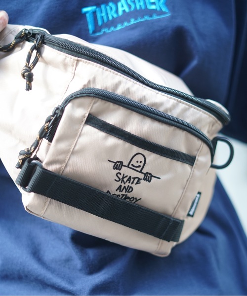 THRASHER(スラッシャー)の「GONZ SAD WAIST BAG/スラッシャーボディバッグ・ウエストポーチ(ボディバッグ/ウエストポーチ・メンズ・ブラック×ホワイト/ブラック×ピンク/ブラック×ブルー/ベージュ・FREE)」の12枚目の写真