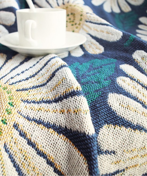 SEN TOKYO（セントーキョー）の「膝掛けやインテンリアに最適。タッセル大判ブランケット（ブランケット・レディース・ブルー/イエロー/レッド/ブラウン/ブルー系その他・FREE）」の6枚目の写真