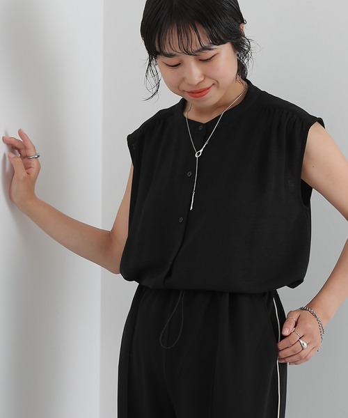 COLONY 2139（コロニートゥーワンスリーナイン）の「ソフトリネンライクドロップショルダーギャザーブラウス（シャツ/ブラウス・レディース・オレンジ/ブラック/ベージュ/オフホワイト/ネイビー・SMALL/MEDIUM）」の3枚目の写真