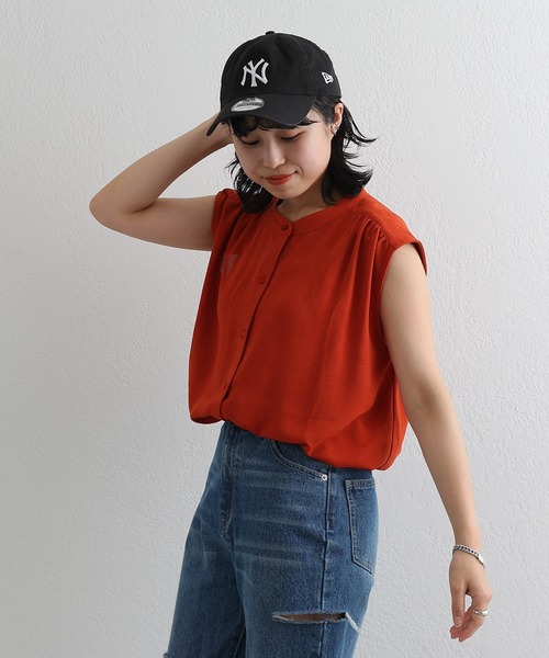 COLONY 2139（コロニートゥーワンスリーナイン）の「ソフトリネンライクドロップショルダーギャザーブラウス（シャツ/ブラウス・レディース・オレンジ/ブラック/ベージュ/オフホワイト/ネイビー・SMALL/MEDIUM）」の21枚目の写真