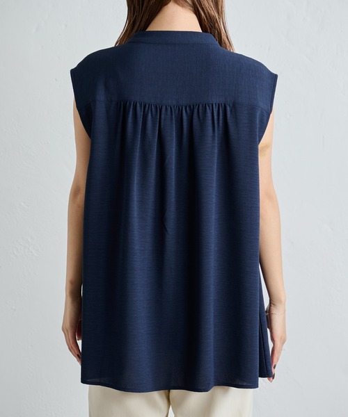 COLONY 2139（コロニートゥーワンスリーナイン）の「ソフトリネンライクドロップショルダーギャザーブラウス（シャツ/ブラウス・レディース・オレンジ/ブラック/ベージュ/オフホワイト/ネイビー・SMALL/MEDIUM）」の19枚目の写真