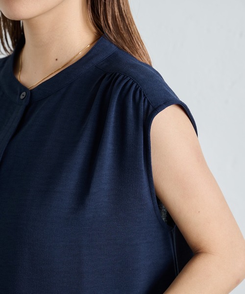 COLONY 2139（コロニートゥーワンスリーナイン）の「ソフトリネンライクドロップショルダーギャザーブラウス（シャツ/ブラウス・レディース・オレンジ/ブラック/ベージュ/オフホワイト/ネイビー・SMALL/MEDIUM）」の14枚目の写真