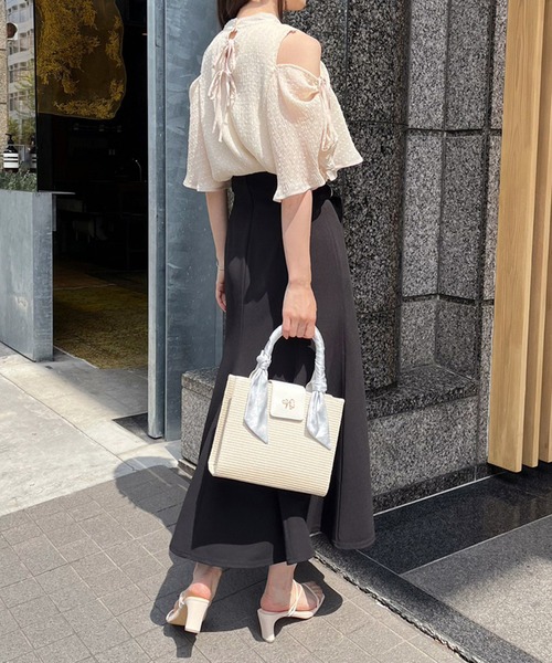 one after another NICE CLAUP(ワンアフターアナザーナイスクラップ)の「スカーフ付き雑材かごバック(ショルダーバッグ・レディース・アイボリー/ピンク・FREE)」の5枚目の写真